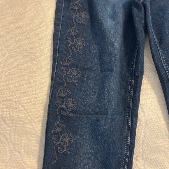 Women’s Daisy Fuentes Brand Embroidered Blue Jeans | Size‎ 6 - Picture 6 of 10